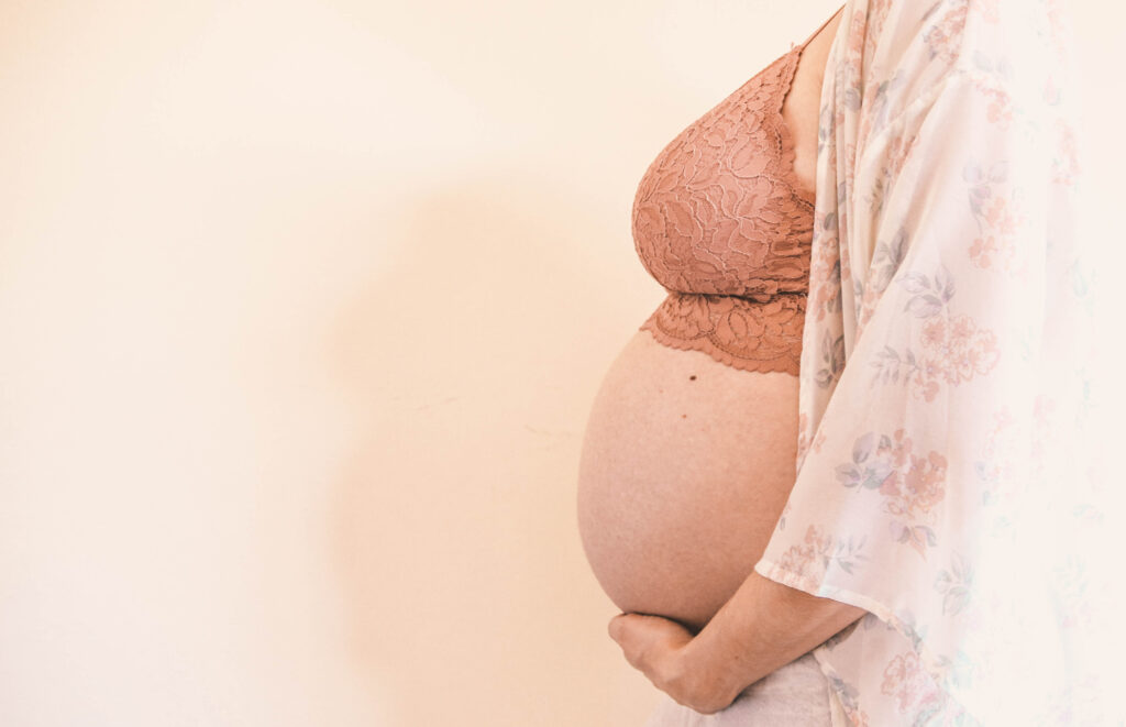 pregnant belly 25 weeks