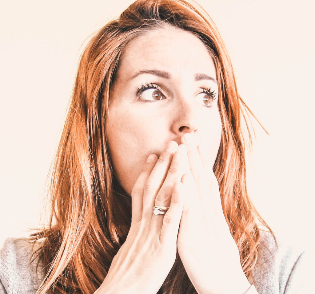 mujer embarazada  despistada